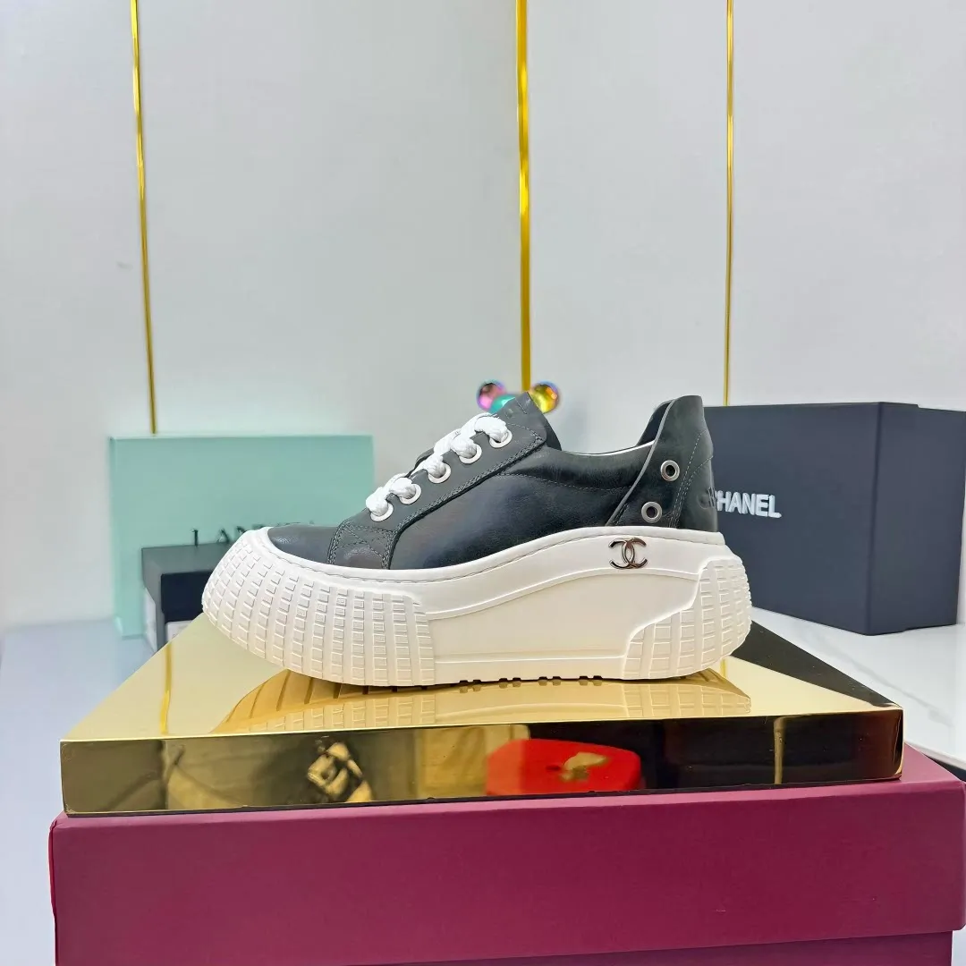 👟👟Ex-factory price 640👟👟 Chanel bread shoes ~ original calfskin panda shoes Chanel 25C latest hot style panda black and white sports shoes casual sneakers Xiaoxiang hot item classic black and white panda color coco girls must pay Fabric: original custom mixed sheepskin lining: original imported breathable mesh lining outsole: Original molded rubber + TPU combination Size: Women's 35-41